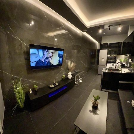 كالاماتا Luxury Black And White Interior Apartments المظهر الخارجي الصورة