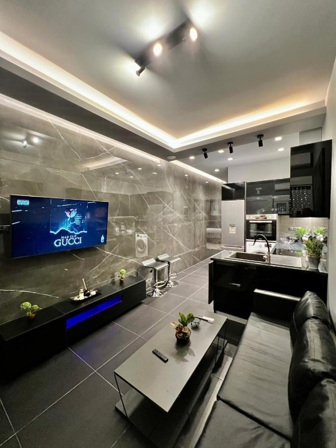 كالاماتا Luxury Black And White Interior Apartments المظهر الخارجي الصورة