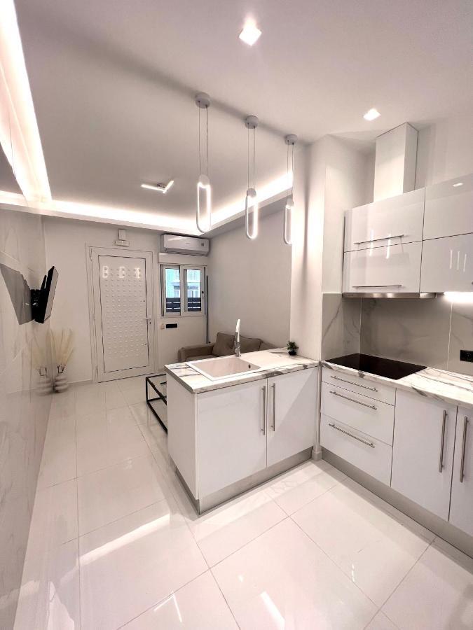 كالاماتا Luxury Black And White Interior Apartments المظهر الخارجي الصورة